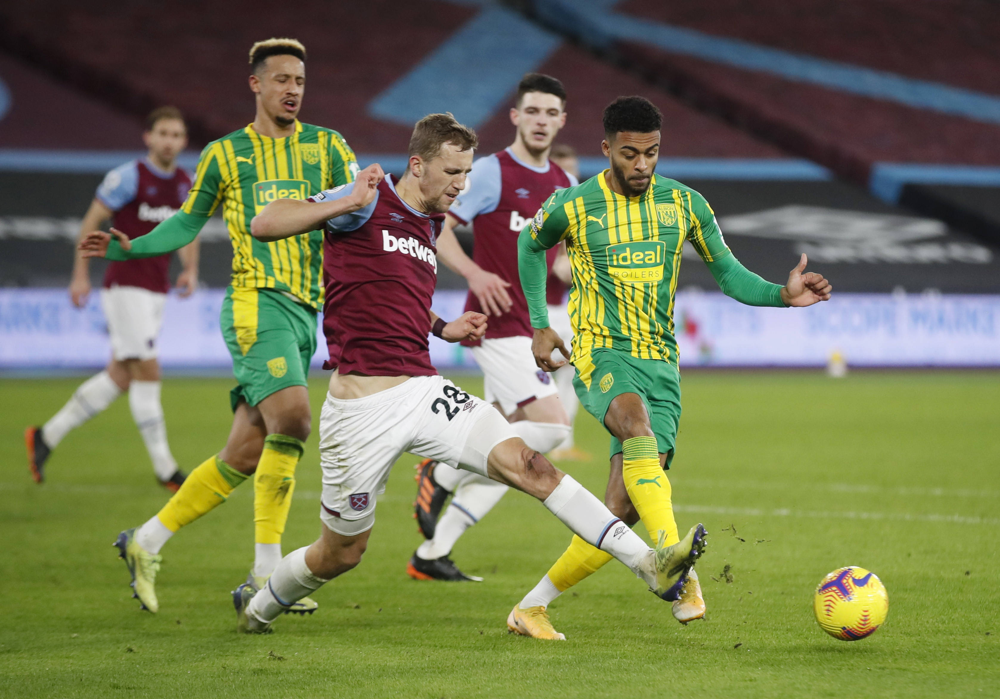 而在场外 而在场外